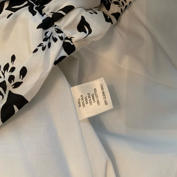 White House Black Market Black & White Silk Halter Top Size 6 - Picture 7 of 7